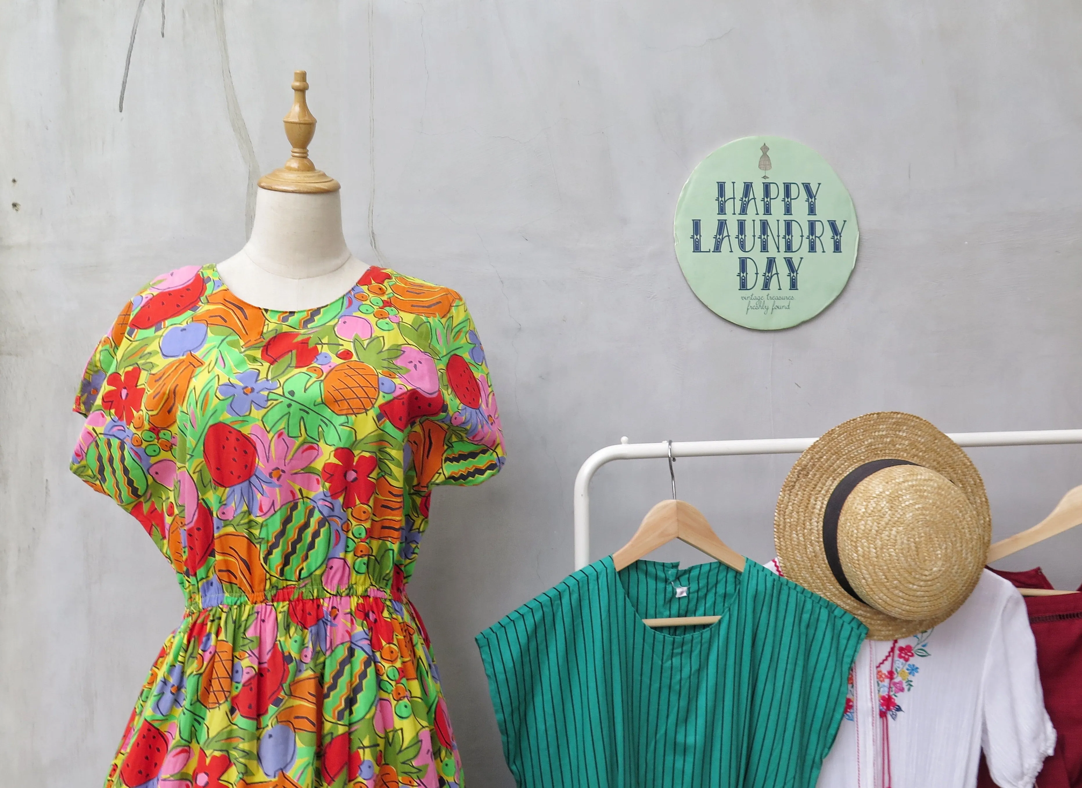 Must Have | Sashya | Vintage 1980s fun tropical fruit pina colada fruitti tutti colourful print dress
