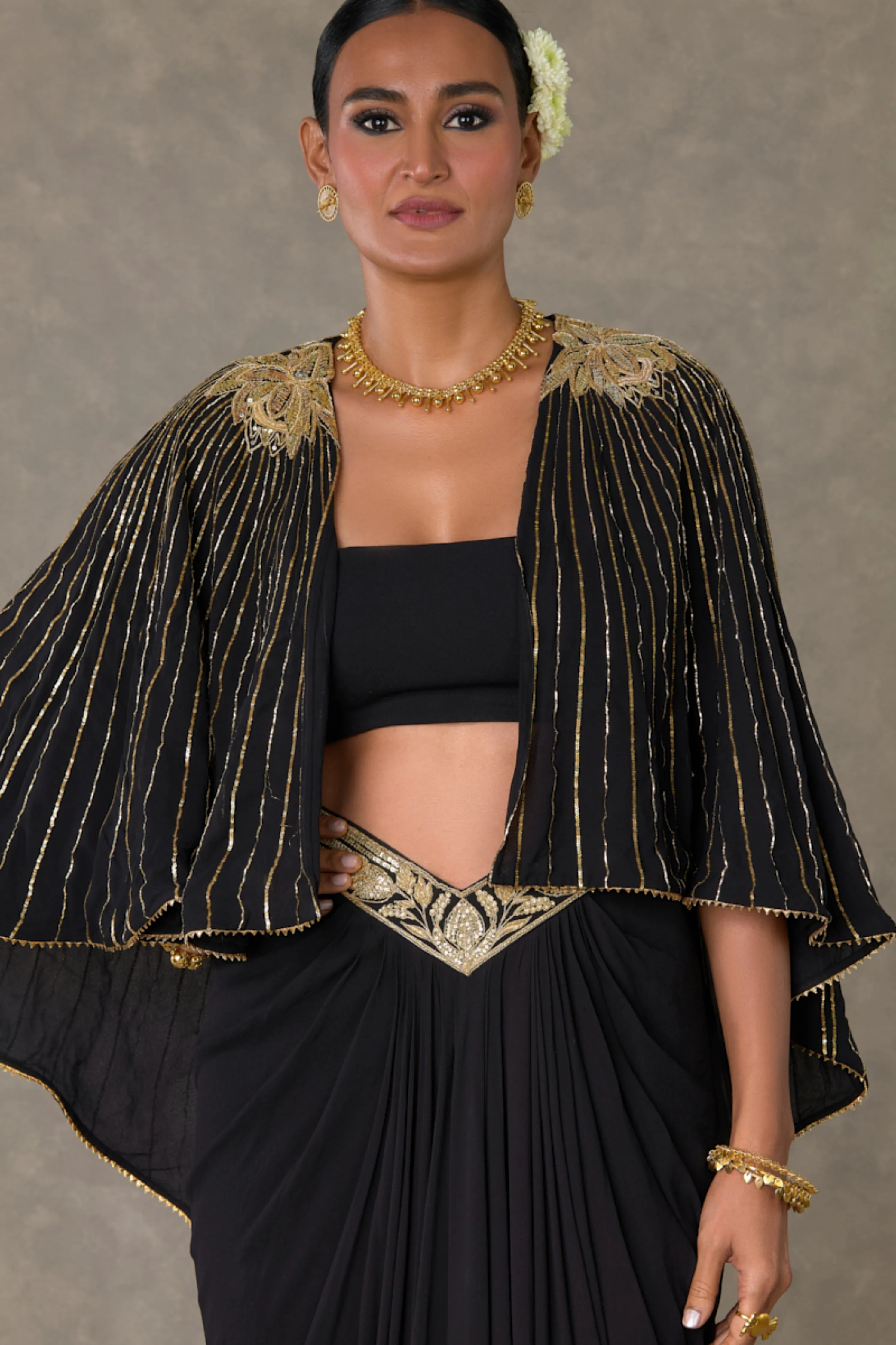 "Black 'Neel-Kamal' Cape Set