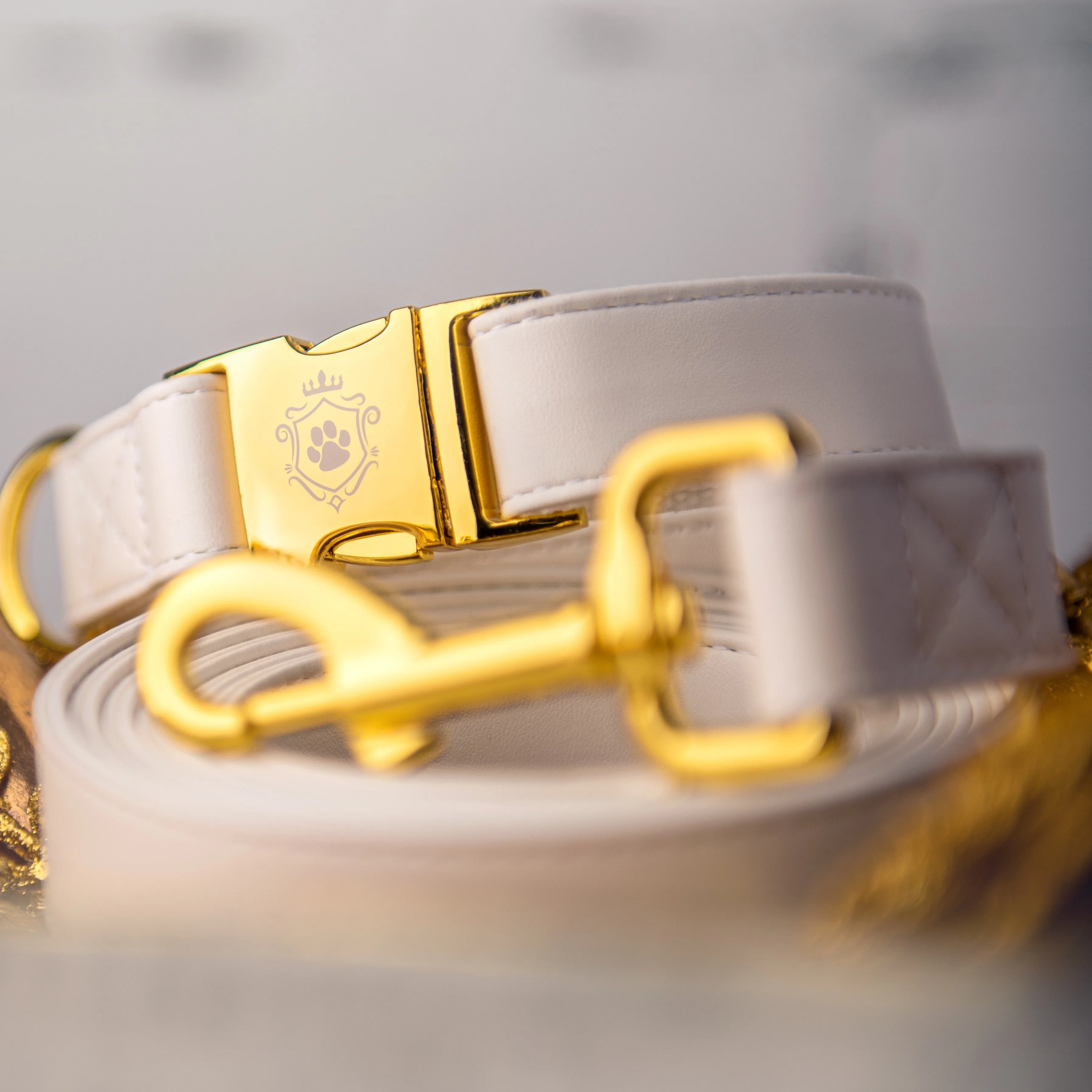 White Pearl Gold Collar